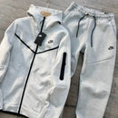 Conjunto Nike NSW Tech Fleece